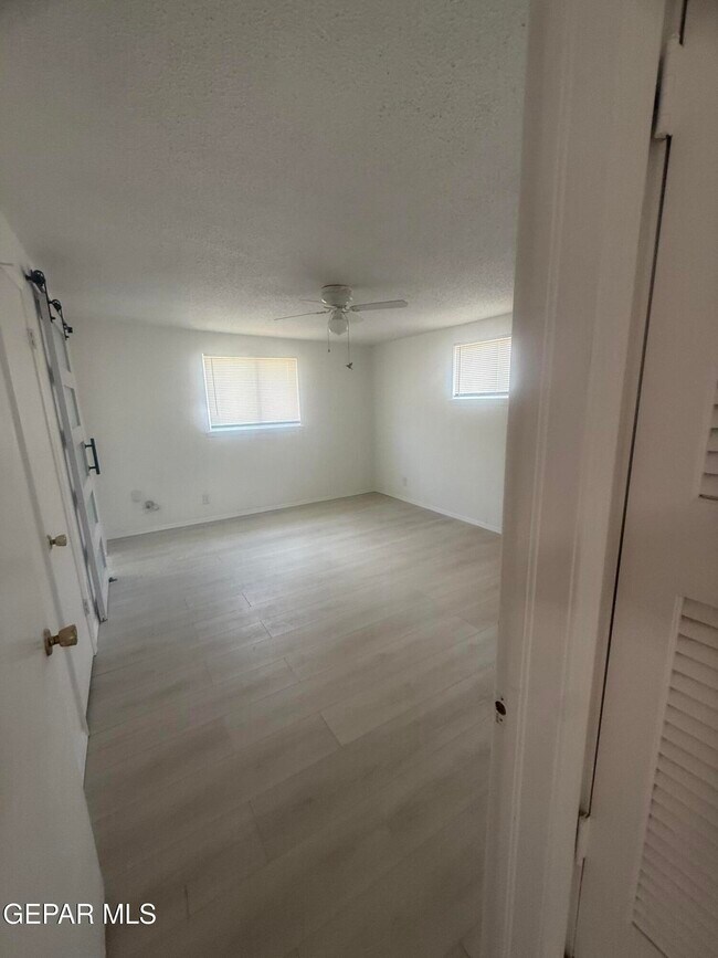 Building Photo - 3010 Wedgewood Dr