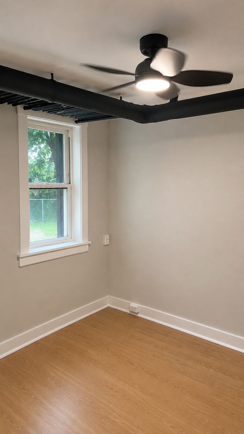 Building Photo - 305 Memorial Dr