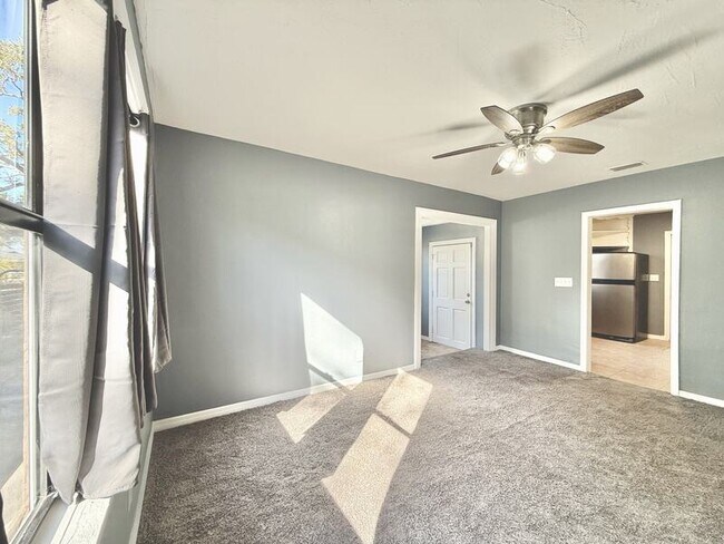 Building Photo - 1828 20th Ave S