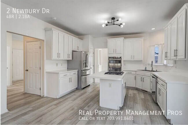 Building Photo - 2 Newbury Dr