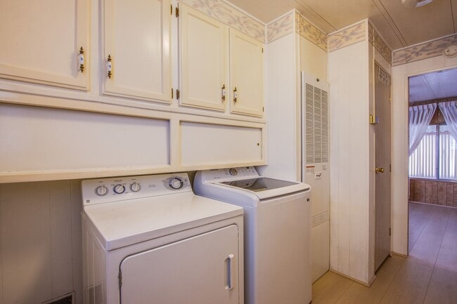 Building Photo - 55+ community 2 bed 2 bath