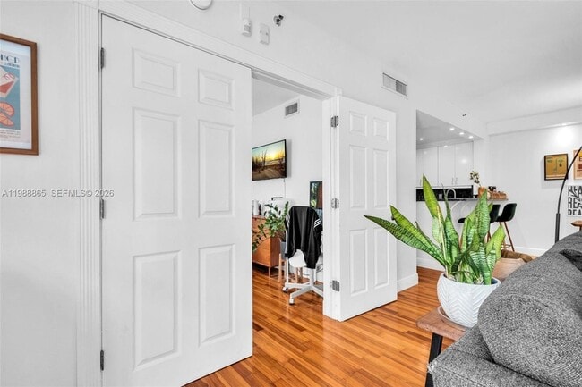 Building Photo - 1400 Salzedo St