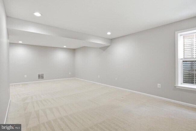 Building Photo - 16542 Reservoir Loop