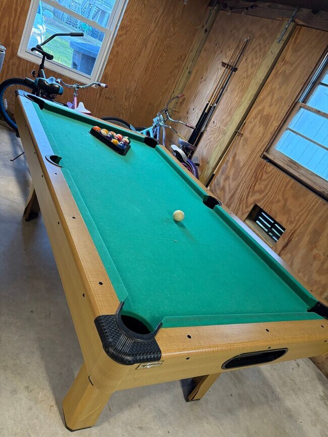 Building Photo - 2 Bedroom 2 Bath (+Bonus Bedoom) in Kill D...