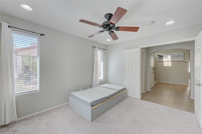 Building Photo - 2586 Begonia Valley Ave