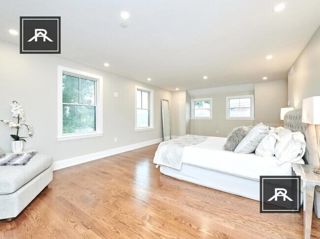 Building Photo - 3 bedroom in Brighton MA 02135