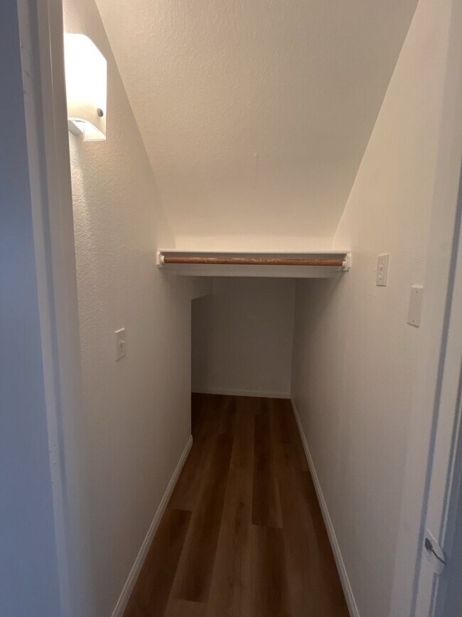 Building Photo - Encounter the ultimate luxury living exper...