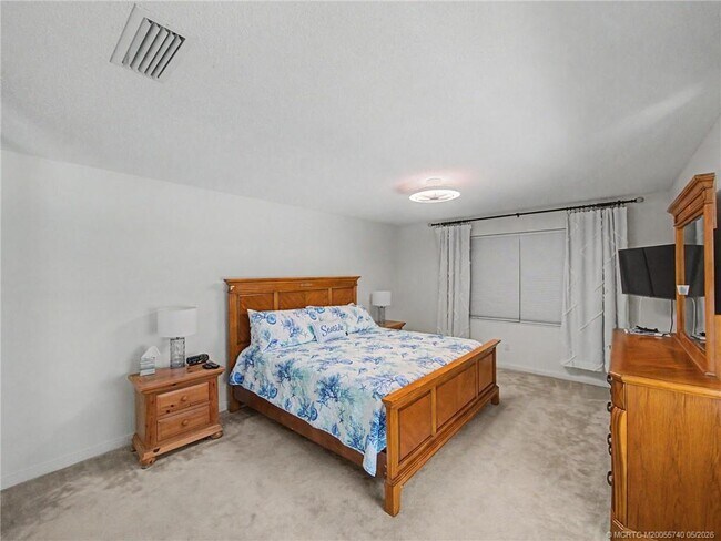 Building Photo - 8357 SE Double Tree Dr