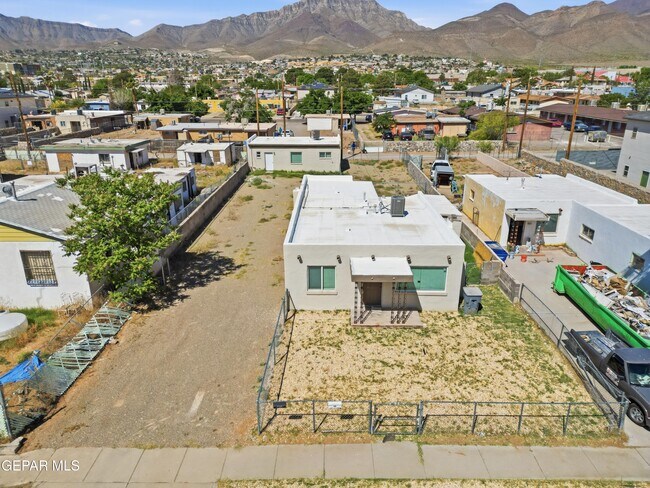 Building Photo - 8929 Robert Dr