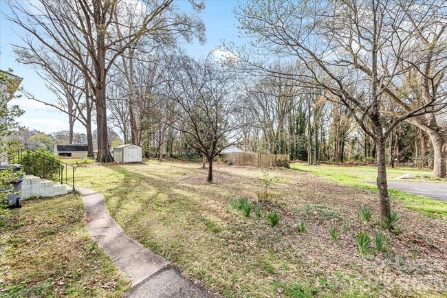 Building Photo - 5711 Oak Dr