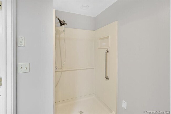 Building Photo - 571 Wolcott St