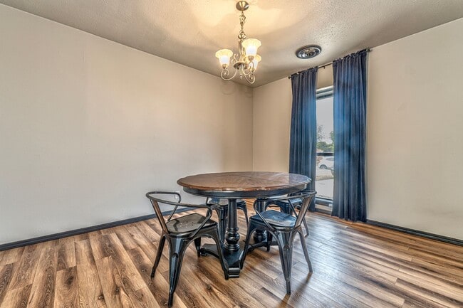 Building Photo - Fully Furnished Rental