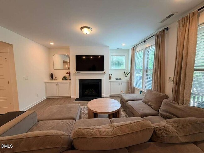 Building Photo - 2222 Bohan Ct