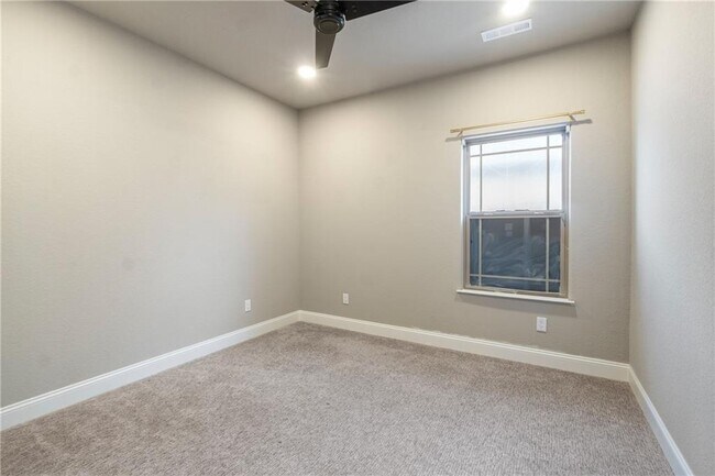 Building Photo - 5702 S 60th Pl