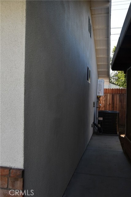 Building Photo - 917 W Flora St