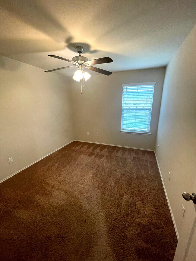 Building Photo - 263 Bainbridge Rd