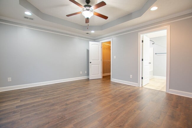 Building Photo - Pet Friendly Three Bedroom!