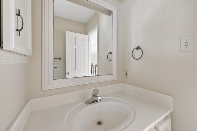 Building Photo - 11302 Hylander Dr