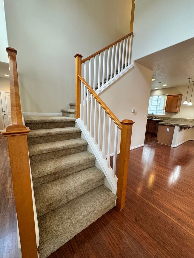 Building Photo - FOR RENT - SUPER CLEAN 4 BEDROOM, 2.5 BATH...