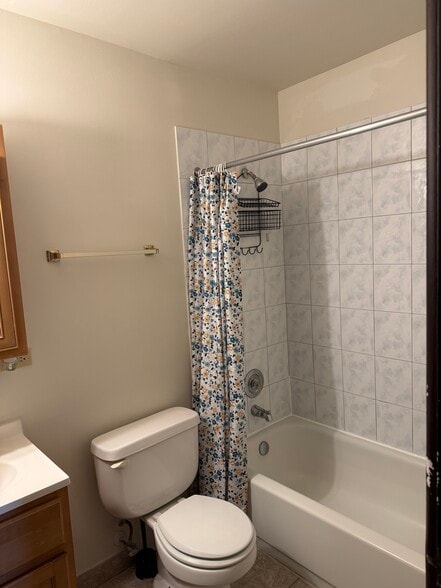 Building Photo - 844 College Blvd