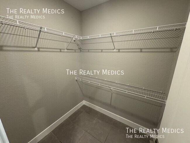 Building Photo - 310 Drum Ct