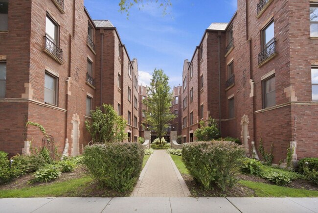 Building Photo - 6751 N Artesian Ave