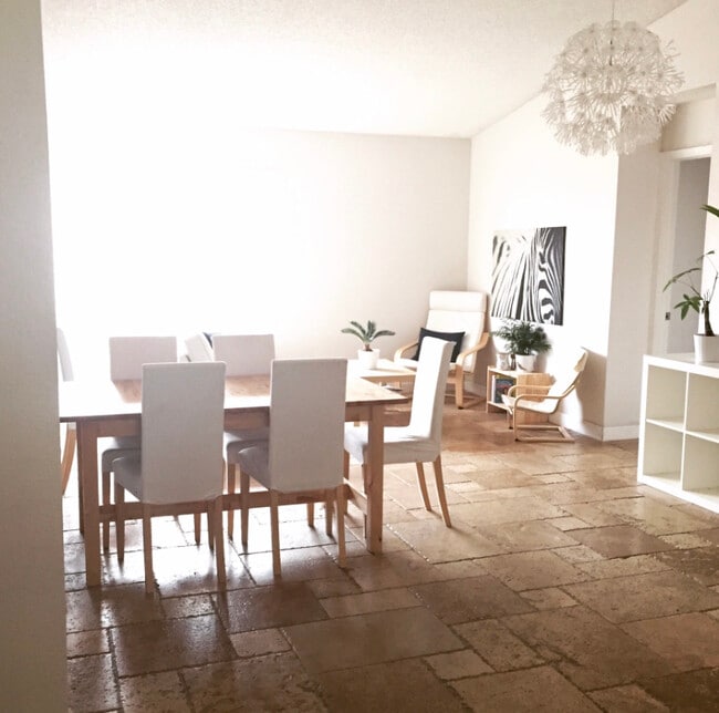 Building Photo - 8035 Lake Dr