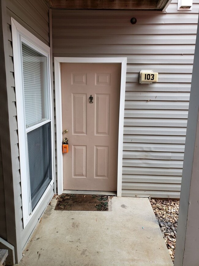 Building Photo - 1440 Collegiate Circle Unit 103 Raleigh NC 27606