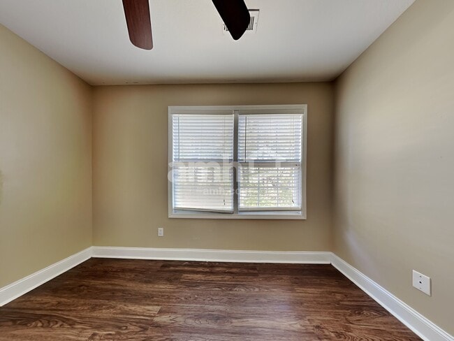 Building Photo - 10900 Parkgate Ln