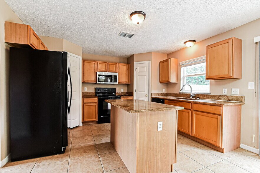 Building Photo - 239 Pleasant Gardens Dr