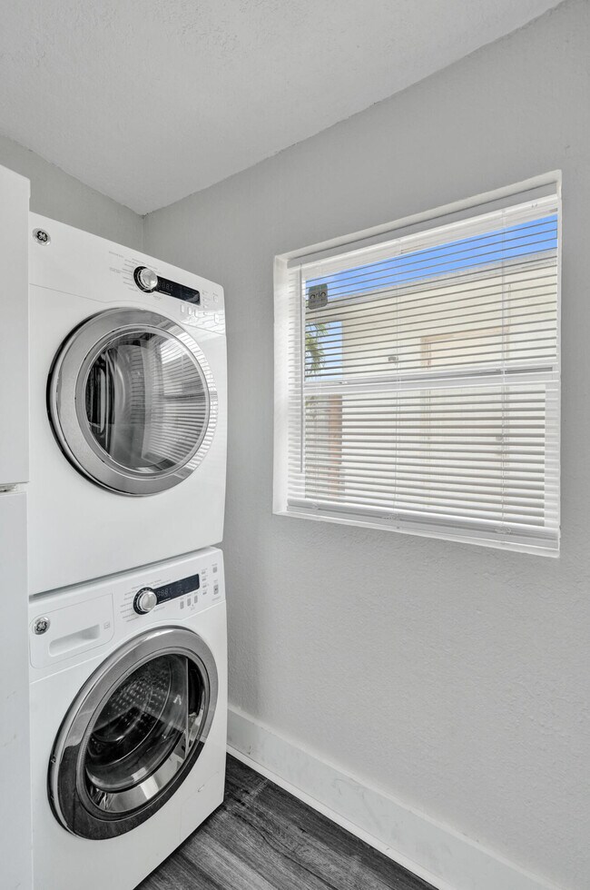 Building Photo - 234 NE 14th Ave