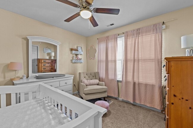 Building Photo - Spacious 4-Bed, 3-Bath Home in Virginia Beach!