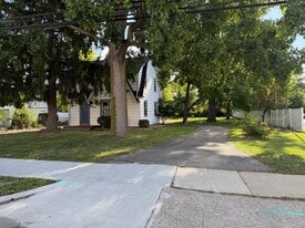 Building Photo - 1630 N Maple Rd