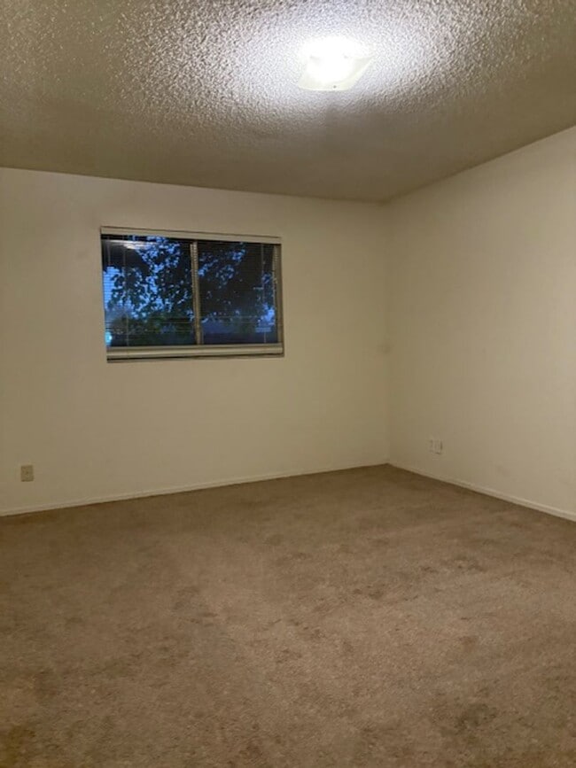 Building Photo - a0080