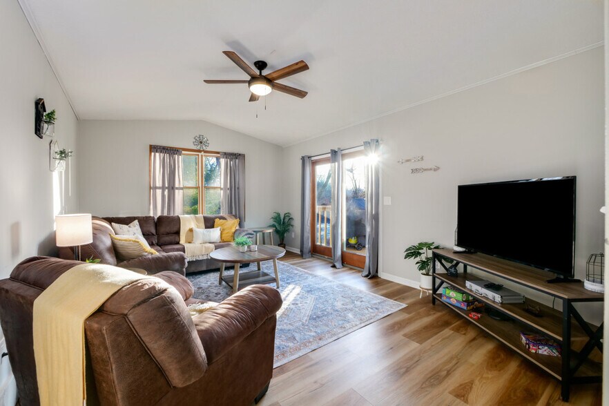 Primary Photo - 4544 Erie Ave NW
