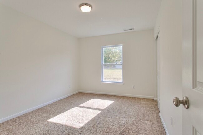 Building Photo - 178 Sitting Bull Dr