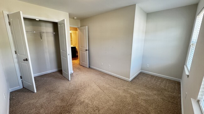 Building Photo - 330 James Hedrick Ct