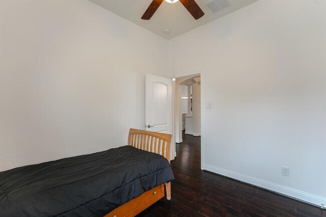 Building Photo - 26 Lufberry Pl
