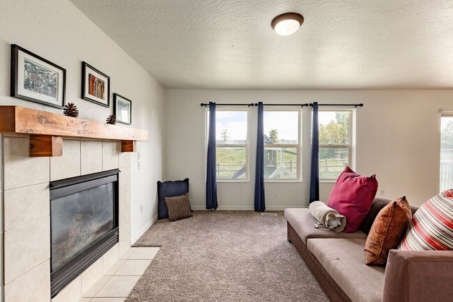 Building Photo - 4 Bed, 2.5 Bath Home in Trailside’s Sun Meadow Neighborhood