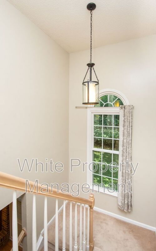 Building Photo - 3209 Silver Pond Ct
