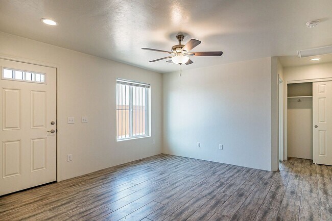 Building Photo - 615 S Santa Rita Ave