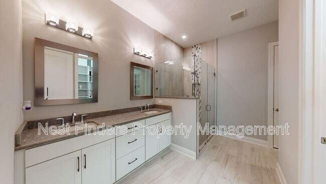 Building Photo - 33 Ficus Ln