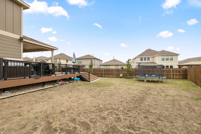 Building Photo - 525 Compania Cove