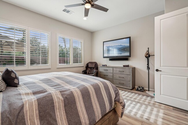 Building Photo - 51725 Pinnacle Vis Dr