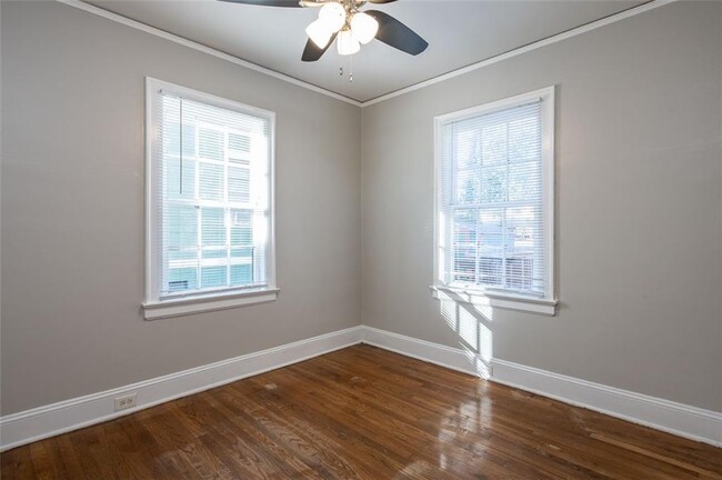 Building Photo - 1095 Deckner Ave SW