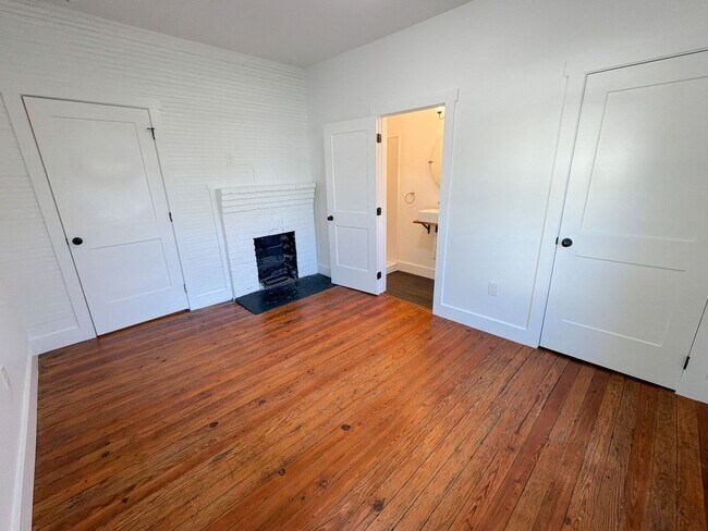 Building Photo - Historic Saint Elmo Charm with Modern Updates – 2 Bed, 2 Bath - Half Off Your First Month's Rent!