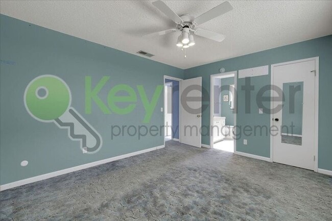 Building Photo - 7005 Woodside Dr