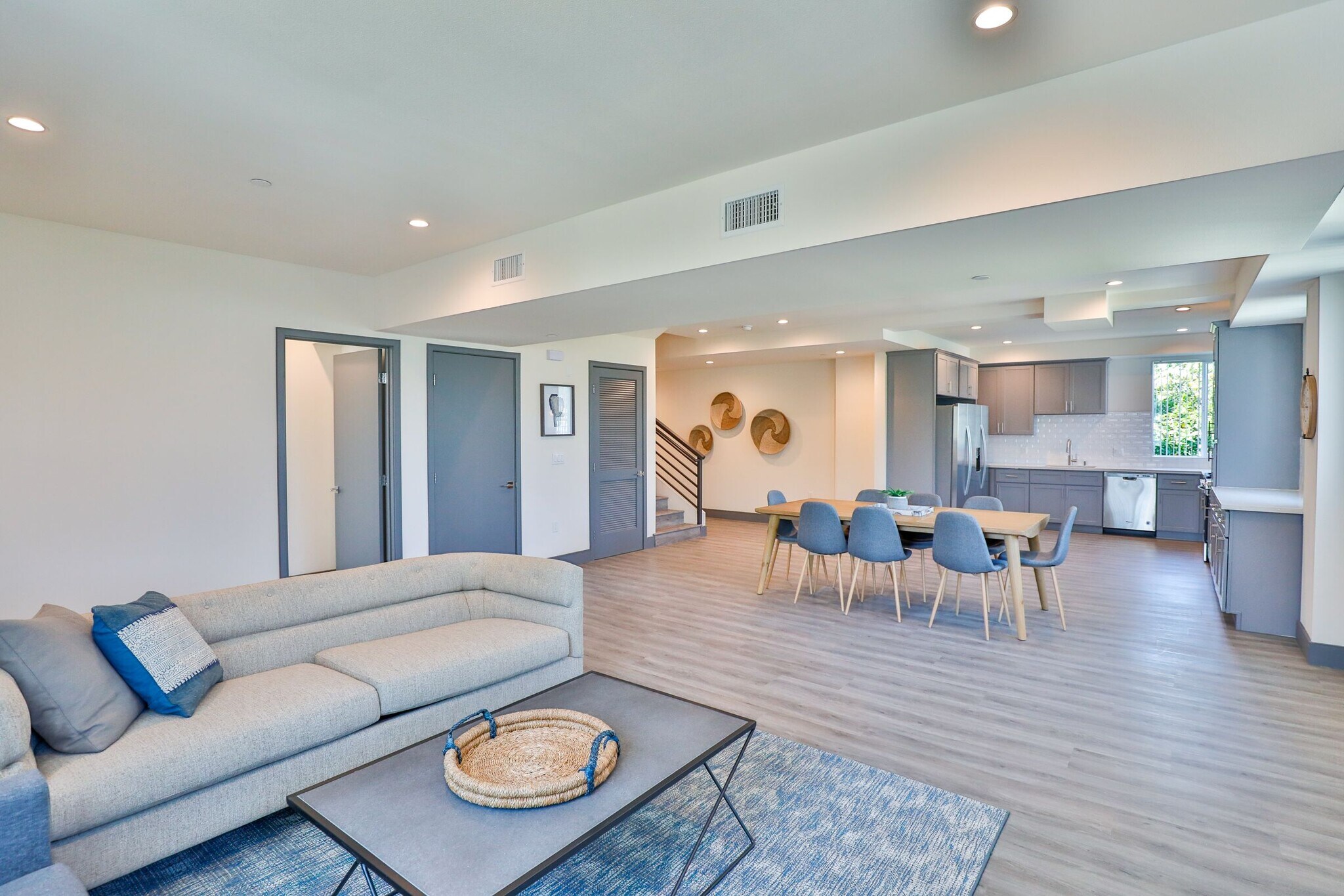 Building Photo - 1155 W 36th Pl