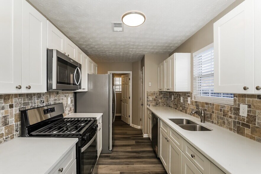 Building Photo - 6035 Flagstaf Walk