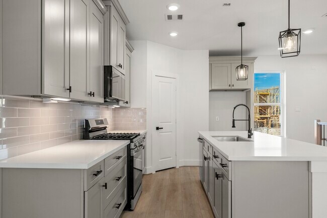 Building Photo - 6330 Del Rio St